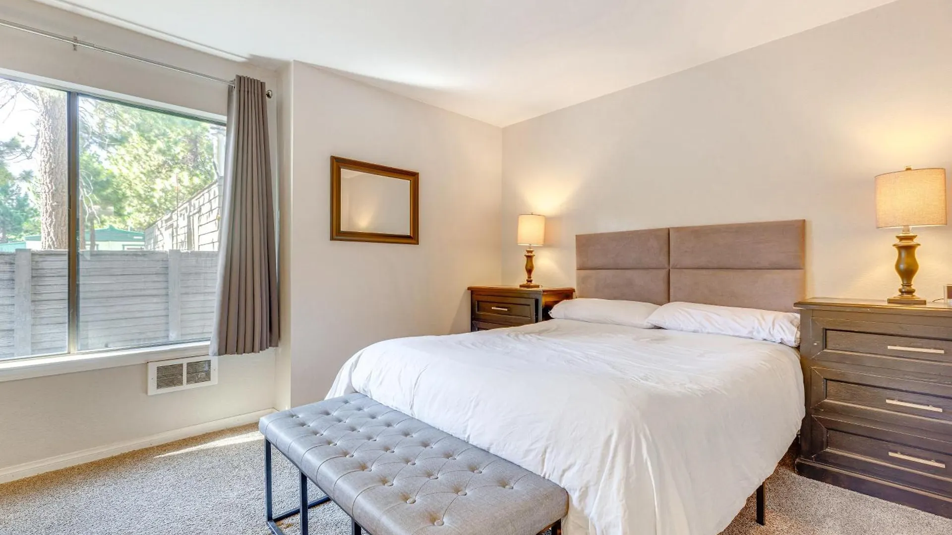 Scenic Mammoth Lakes Condo Near Skiing And Hiking! 0*,