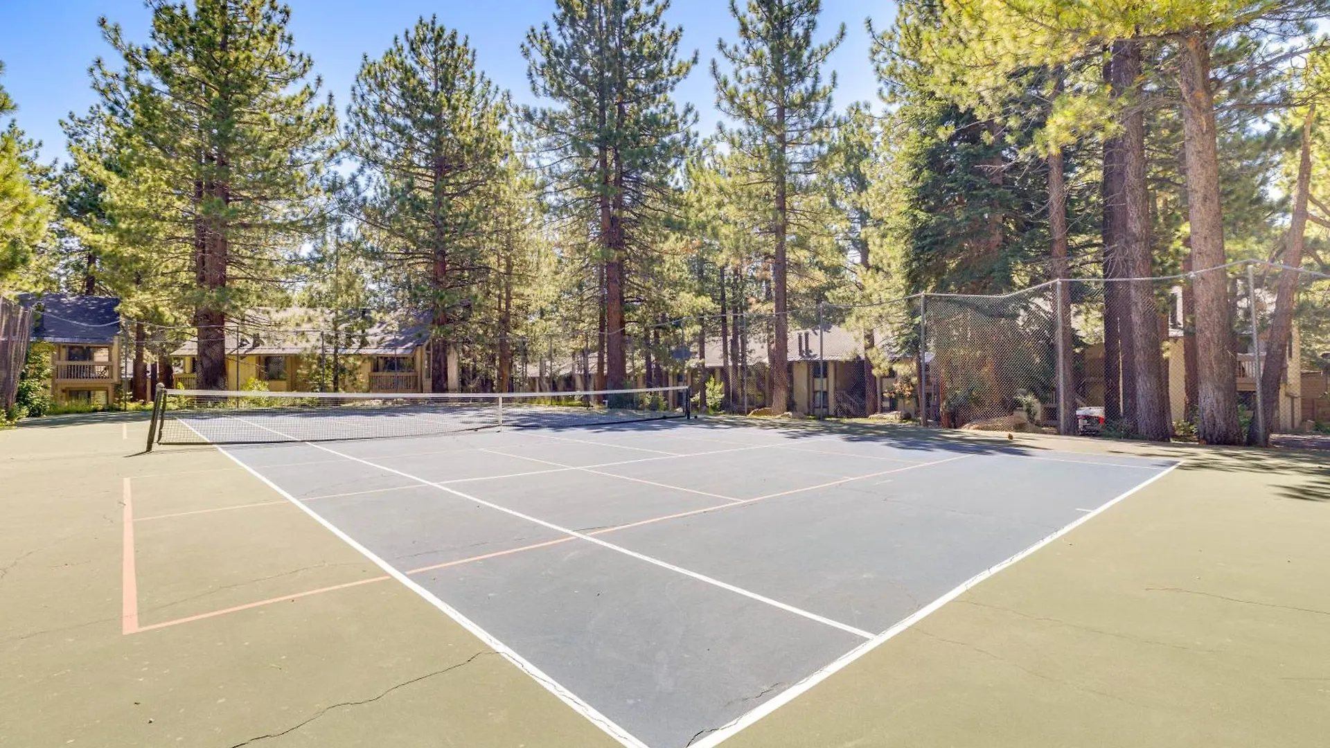 Scenic Mammoth Lakes Condo Near Skiing And Hiking! Apartment