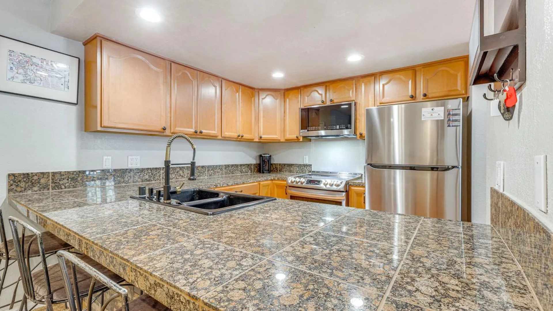 Scenic Mammoth Lakes Condo Near Skiing And Hiking! 0*,