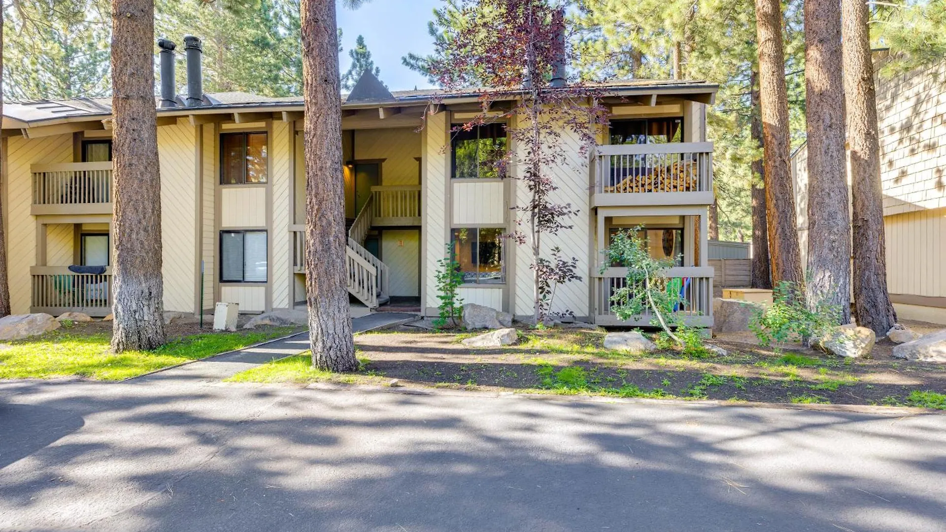 Apartment Scenic Mammoth Lakes Condo Near Skiing And Hiking!