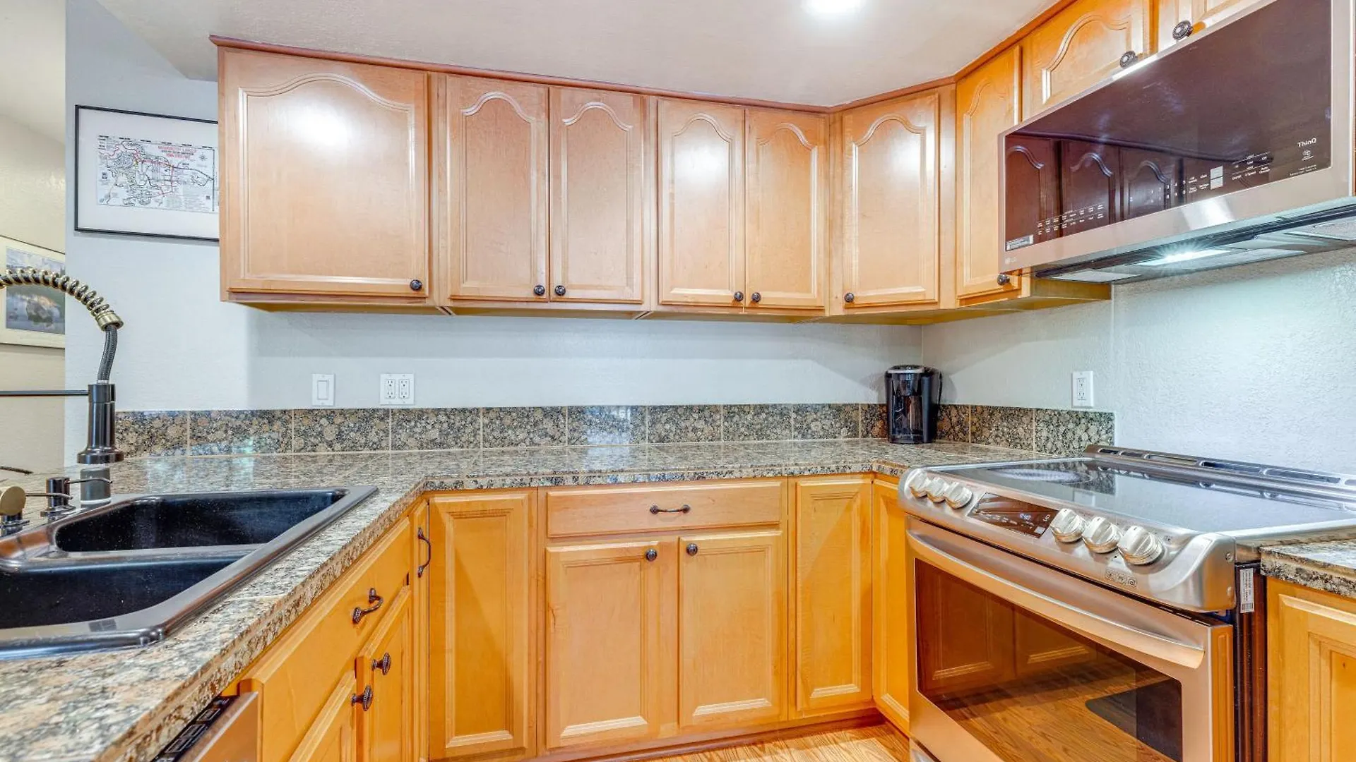 Scenic Mammoth Lakes Condo Near Skiing And Hiking! Apartment
