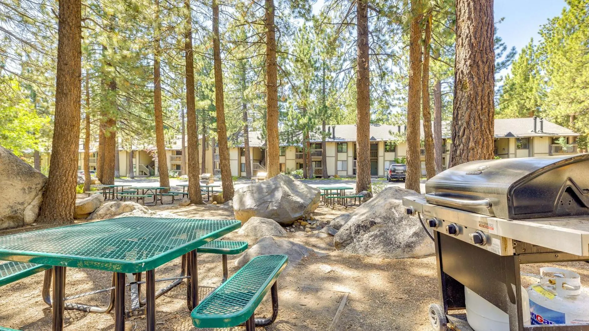 Scenic Mammoth Lakes Condo Near Skiing And Hiking! Apartment