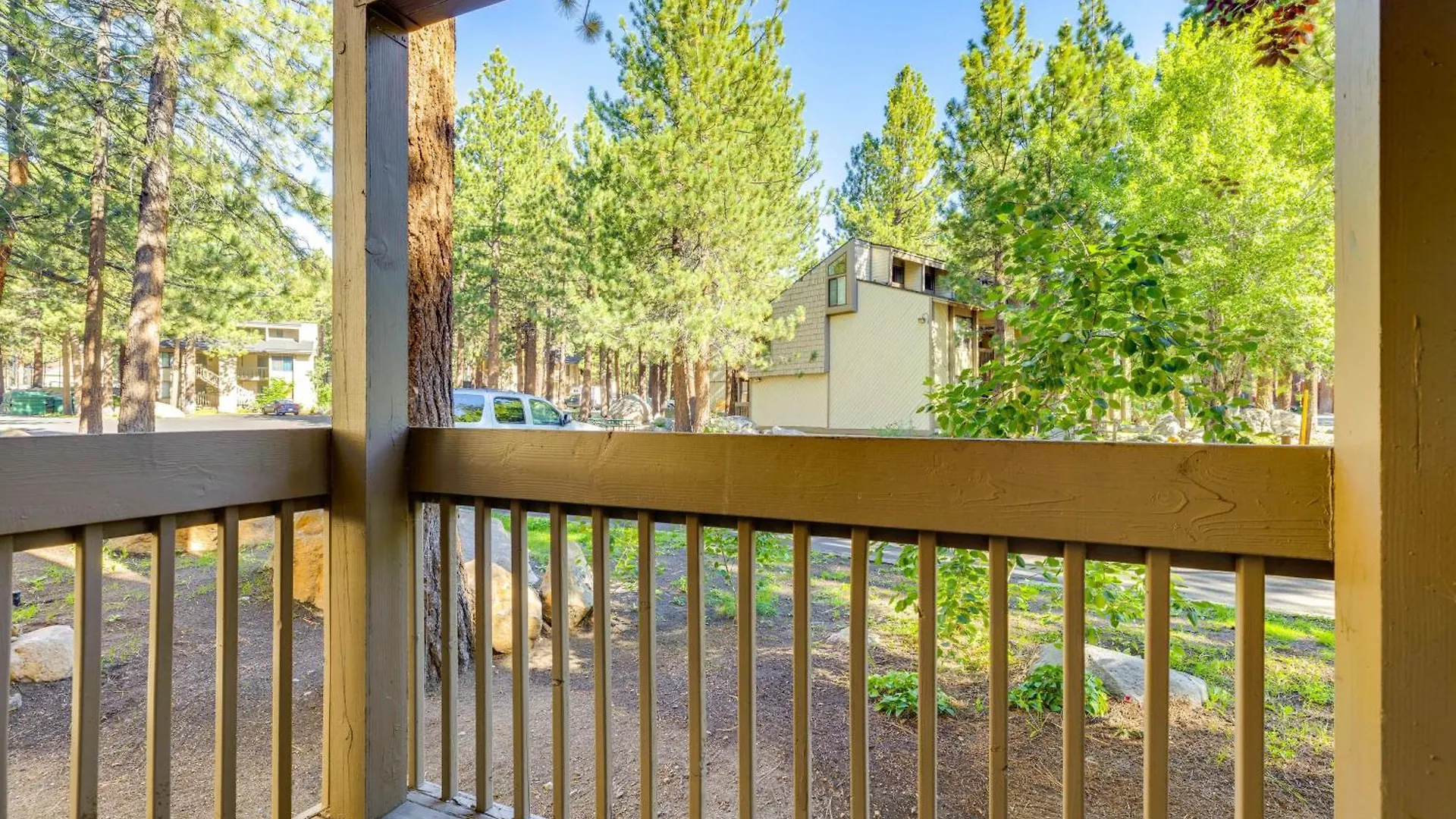 Scenic Mammoth Lakes Condo Near Skiing And Hiking!