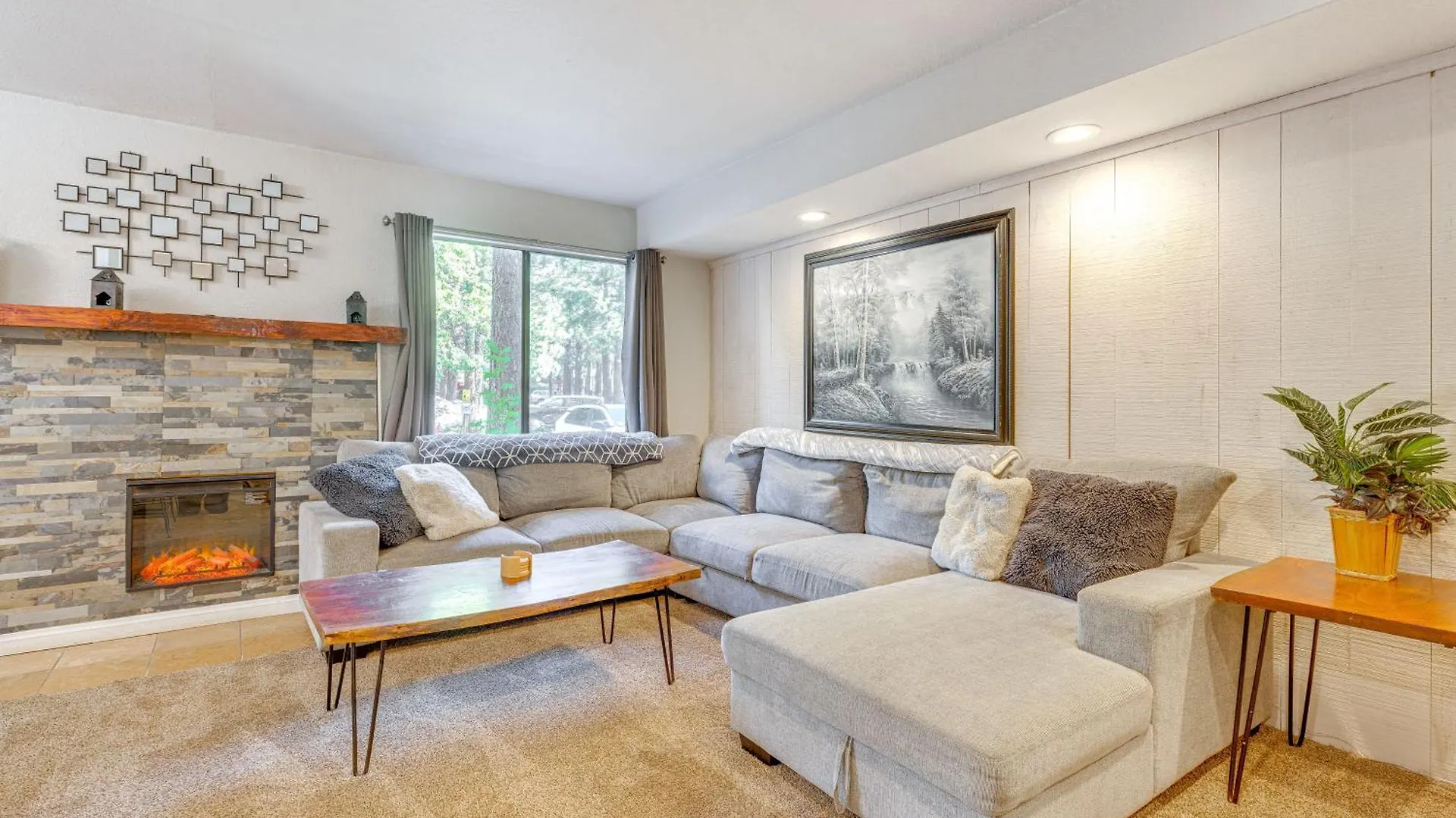 Scenic Mammoth Lakes Condo Near Skiing And Hiking! United States